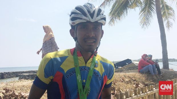 Chandra Rafsanzani jadi juara di Mountain Bike Cross Country Marathon dalam Festival Tanjung Lesung 2017. (