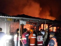 Ratusan Kios di Pasar Benpas Terbakar, Warga: Api Dari Warung Makan