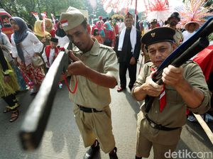 Serunya Karnaval Budaya Warga Bambu Apus
