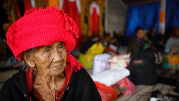 Status Gunung Agung Awas, Warga Mulai Mengungsi