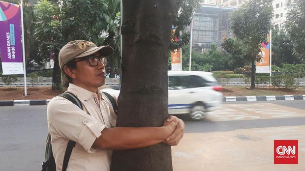 Menimbang Kenyamanan Trotoar Tanpa Keteduhan Pohon