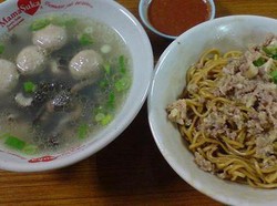 Sedang di Tasik? Yuk, Jajan Mie Baso Babat yang Kenyal Gurih Ini