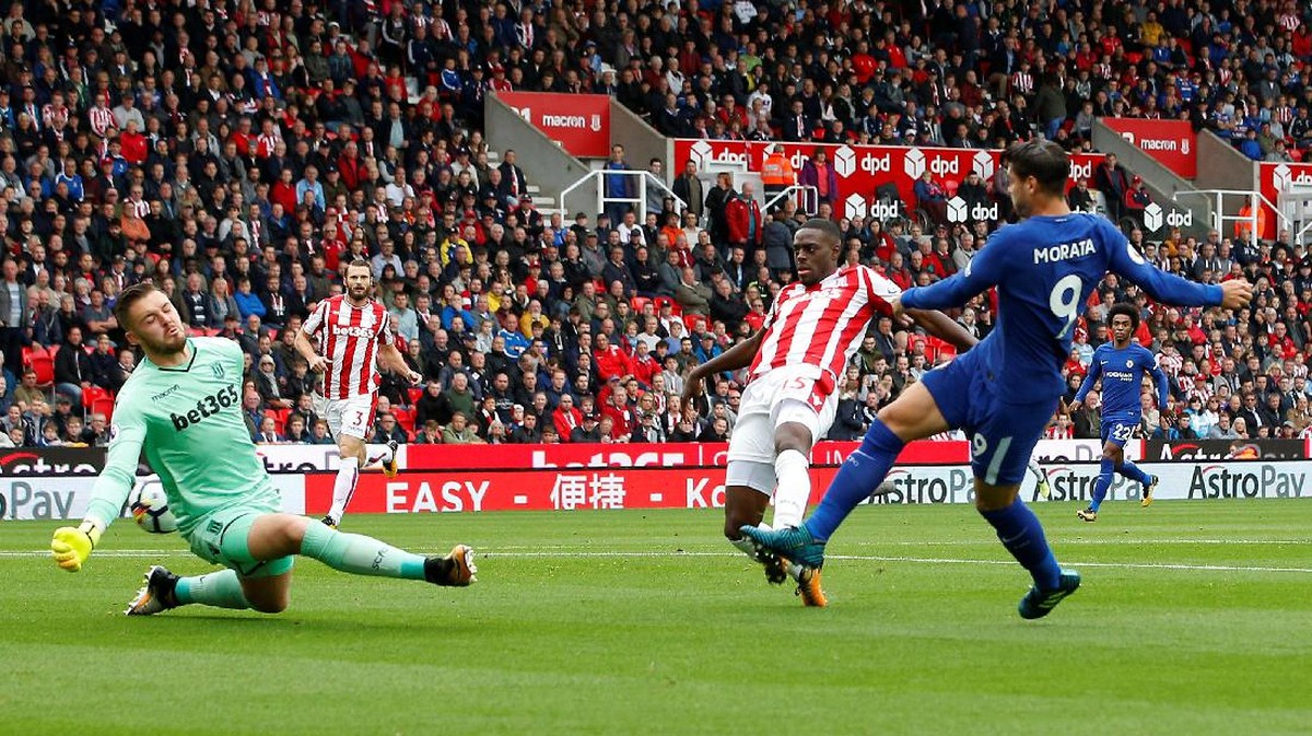 Chelsea sementara unggul dari tuan rumah Stoke City 2-0. Foto: Craig Brough/Action Images via Reuters