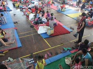 Pemprov Bali Ambil Alih Distribusi Bantuan Pengungsi Gunung Agung