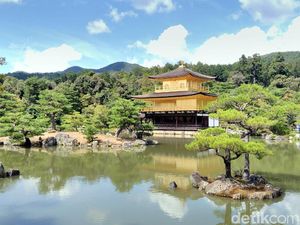 Foto: Kemilau Kuil Emas di Jepang