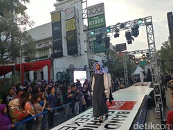 Saat Jalan Braga di Kota Kembang Disulap Jadi Catwalk