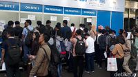 Penampakan Ratusan Pencari Kerja di Akhir Pekan