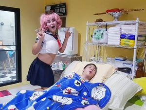 Ada Kisah Pilu di Balik Pria yang Suka Makeup dan Pakai Baju Wanita Ini