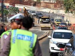 Perhatian! Jalan Antasari Menuju Lebak Bulus Ditutup
