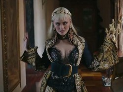 Reaksi Bule Nonton Video Long As I Get Paid Agnez Mo