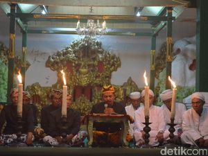 Mengintip Tradisi Pembacaan Babad Cirebon