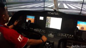 Menjajal Cockpit Pesawat N219 di IDB Expo 2017