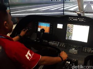 Menjajal Cockpit Pesawat N219 di IDB Expo 2017