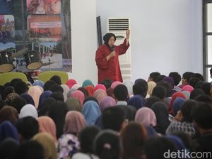 Ini Harapan Risma ke Mahasiswa yang Dapat Beasiswa Ini Harapan Risma ke Mahasiswa yang Dapat Beasiswa