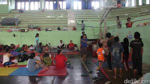 Melihat Kondisi Pengungsi Gunung Agung di GOR Klungkung