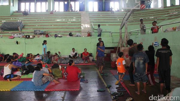 Melihat Kondisi Pengungsi Gunung Agung di GOR Klungkung