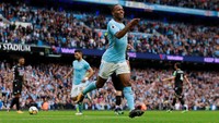 9. Meski tak selalu jadi starter di Manchester City, Raheem Sterling terhitung produktif dengan mencetak satu gol tiap 77 menit. Sterling mencetak lima gol dalam enam laga Premier League (387 menit). Foto: Jason Cairnduff/Action Images via Reuters