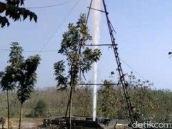 Sumur Bekas Tambang di Blora Semburkan Air Setinggi Puluhan Meter
