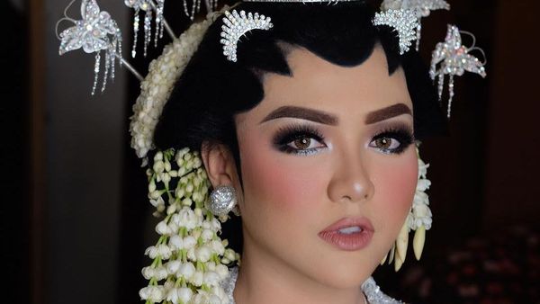 Foto: Cantiknya Vicky Shu dengan Riasan yang Manglingi Saat Menikah