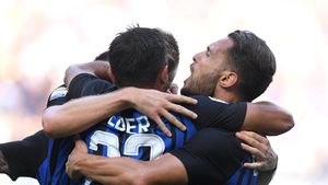 Si Ular Besar Terus Menempel Napoli dan Juventus