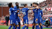 Ketajaman Morata mengantar Chelsea menjaga jarak dengan duo Manchester di dua posisi teratas klasemen. Si Biru masih di peringkat ketiga dengan selisih jarak tiga poin dari Manchester City dan Manchester United yang sama-sama mengantongi 16 poin. Foto: Craig Brough/Action Images via Reuters