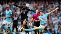 Penggawa Crystal Palace, Ruben Loftus-Cheek, juga sering dilanggar. Ada rata-rata 2,6 foul padanya di setiap laga. (Foto: Jason Cairnduff/Reuters)