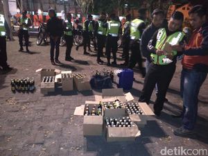 Gelar Operasi, Polisi Amankan Bocah dan Ratusan Botol Miras