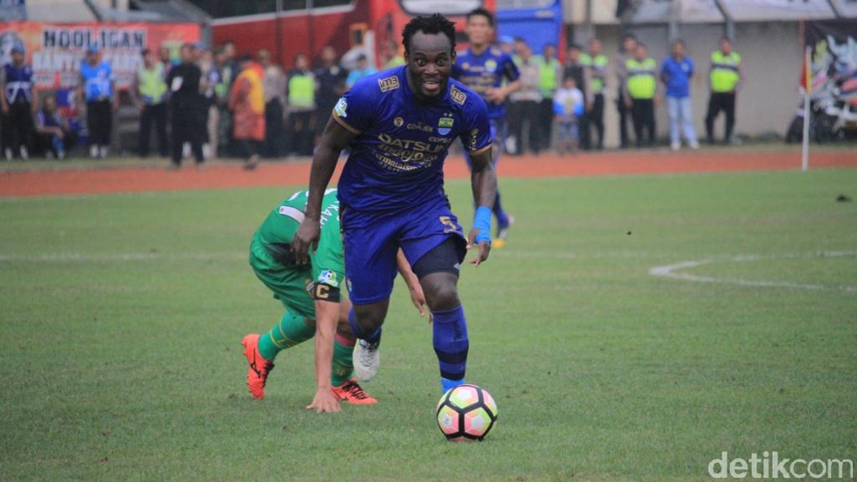 Michael Essien tak akan memperkuat Persib Bandung pada musim ini (Foto: Wisma Putra/detikSport)