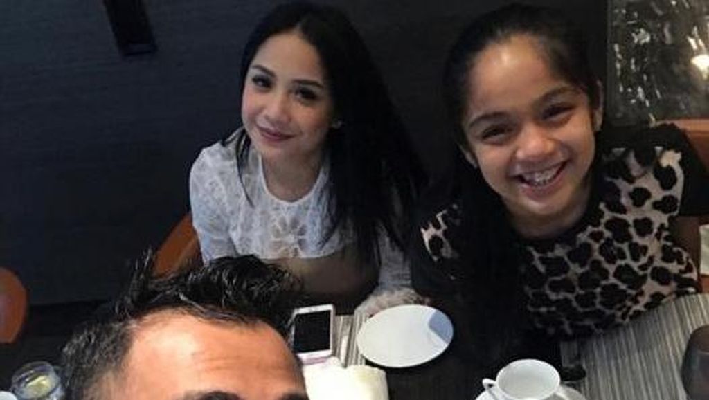 Rumah Disatroni Penyusup, Raffi-Nagita Tetap Tersenyum Rumah Disatroni Penyusup, Raffi-Nagita Tetap Tersenyum
