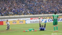 Essien akhirnya berhasil mencetak gol balasan untuk timnya di menit ke-74. Eks gelandang Chelsea itu menyelesaikan umpan silang Raphael Maitimo dari jarak dekat. 