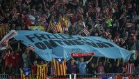 Bahkan penggemar Girona membentangkan spanduk untuk menyuarakan kemerdekaan Catalunya. (Foto: Albert Gea/REUTERS)
