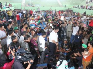 Gunung Agung Awas, Menko Luhut Tinjau Pos Pengungsian di Klungkung