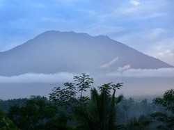 Gunung Agung Berstatus Awas, Pengungsi Capai 35 Ribu Jiwa