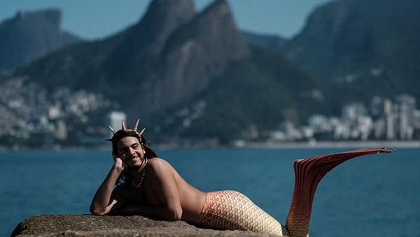 Foto: Pria yang Mau Menjadi Putri Duyung