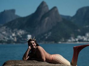 Foto: Pria yang Mau Menjadi Putri Duyung