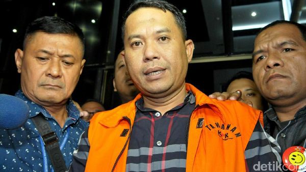 Jaket Orange untuk Walikota Cilegon