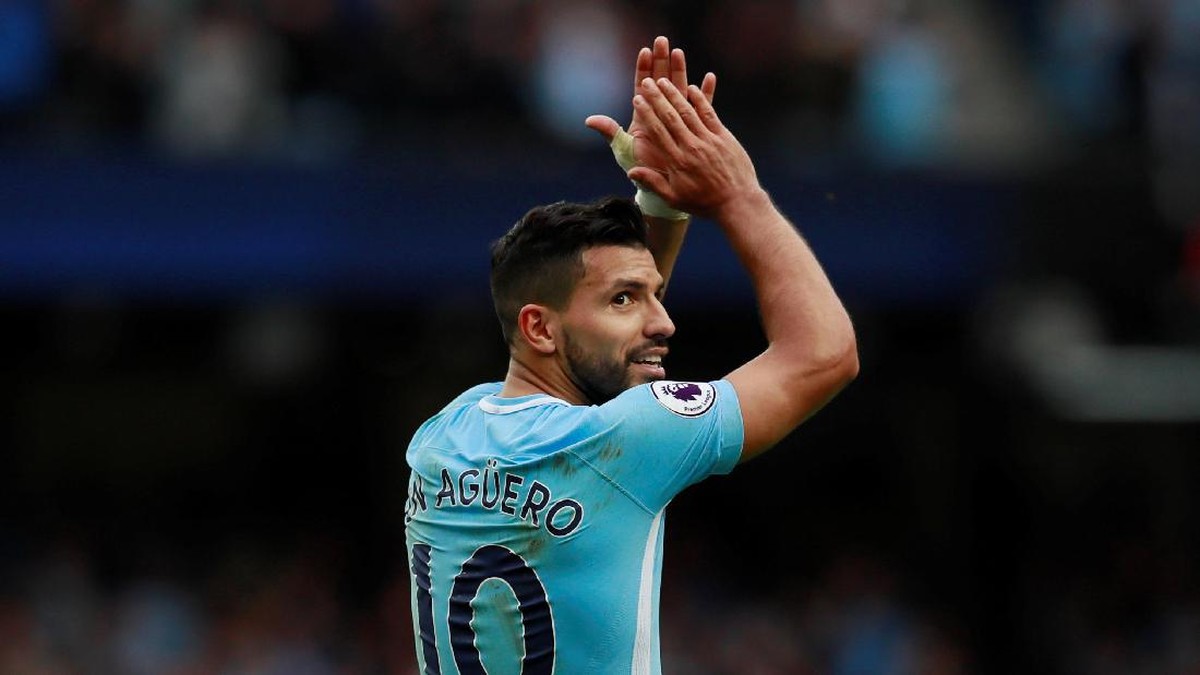 Sergio Aguero akan absen karena tulang rusuknya patah usai mengalami kecelakaan mobil (Foto: Jason Cairnduff/Reuters)