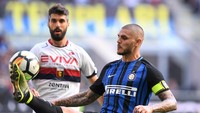 Genoa mampu menyulitkan Inter Milan sejak babak pertama. Mauro Icardi bahkan kerepotan untuk membuat peluang di pertahanan Genoa (Alberto Lingria/REUTERS)