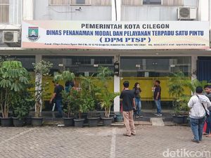 KPK Geledah Kantor Dinas Penanaman Modal Kota Cilegon KPK Geledah Kantor Dinas Penanaman Modal Kota Cilegon