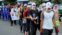 Karnaval Pelajar Kostum Unik Ramaikan HUT Polantas Cianjur