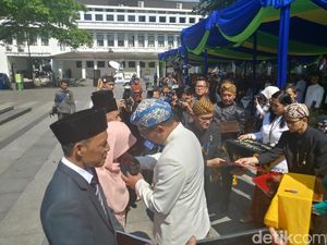 Pahlawan Damkar Hingga Pengusaha Raih Penghargaan HUT Bandung
