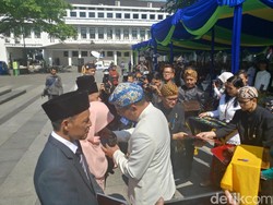 Pahlawan Damkar Hingga Pengusaha Raih Penghargaan HUT Bandung