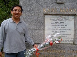 Foto di Makam Karl Marx Ramai Lagi, Fadli Zon: Saya Antikomunis!