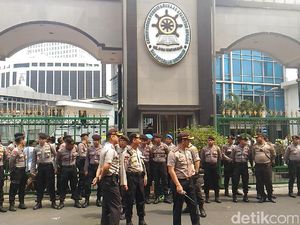 Ratusan Polisi Amankan Demo Satpol PP dan Dishub DKI di KemenPAN-RB