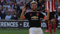 Ada 45 operan dalam gol Juan Mata saat Manchester United menang 3-2 atas Southampton pada 20 September 2015. (Foto: Tony Marshall/Getty Images)