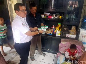Sambangi Bocah Diikat Ortu, BPJS Sukabumi Serahkan Kartu Sakti