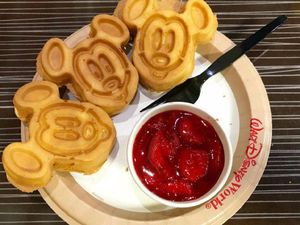 Waffle Mickey, Turkey Leg hingga Cronut, Camilan Ikonik dari Disney World