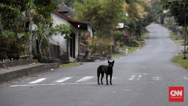 Menyusuri 'Desa Mati' di Zona Merah Gunung Agung