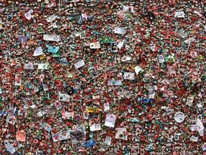 Foto: Keren atau Jijik, Tembok Isinya Permen Karet