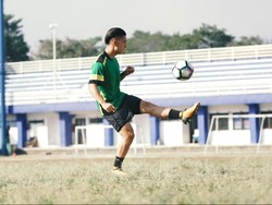 Kim Kurniawan Terlahir Jadi Pesepak Bola